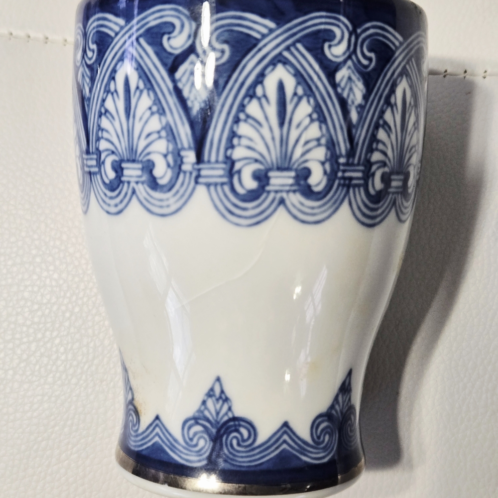 Bombay Company Vintage 3 Pieces Bathroom Accessory Set Blue and White Porcelain - Picture 4 of 6